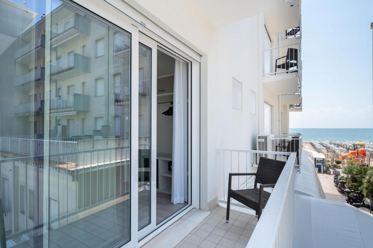 Hotel Boston 3 Stelle Superior Frontemare Lido di Jesolo Exterior photo